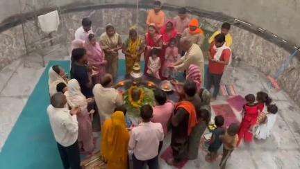 पोरसा: विश्व शांति के लिए विश्व विख्यात मुक्तिधाम स्थित महाकाल जी मंदिर में किया गया महा अभिषेक