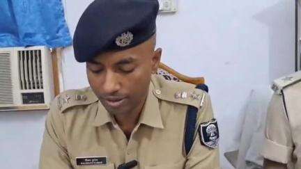 डेहरी: ज़िले के विभिन्न थाना क्षेत्रों से पुलिस ने अलग-अलग मामलों में 20 लोगों को किया गिरफ्तार