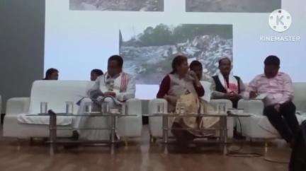 গোলাঘাট: নগৰৰ উন্নয়নমুলক বিভিন্ন প্ৰকল্প পৰিদৰ্শনৰ পিচতেই জিলা পুঠিভৰালৰ প্ৰেক্ষাগৃহত পৌৰসভাৰ বিশেষ সভাত মন্ত্ৰী জয়ন্ত মল্ল বৰুৱা