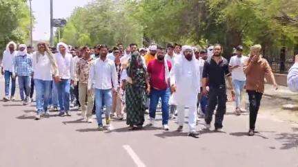 बीकानेर: नोखा और श्रीडूंगरगढ़ के ग्रामीणों ने एसपी कार्यालय पर किया प्रदर्शन, अफसरों के खिलाफ कार्रवाई की मांग की