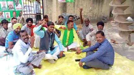 मितौली: बिजली कटौती से परेशान ग्रामीणों ने औरंगाबाद पावर हाउस पर दिया धरना #jansamasya