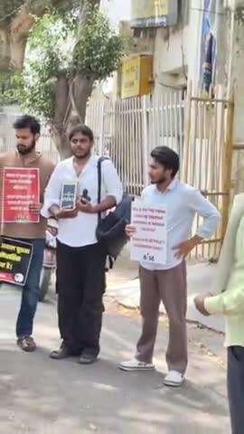 लखनऊ विश्वविद्यालय में विरोध प्रदर्शन, AISA अध्यक्ष पर FIR के खिलाफ छात्रों का गुस्सा
