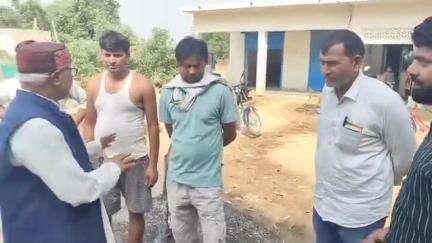 Basti: महादेवा विधायक ने सड़क का निरीक्षण, ग्रामीणों ने गुणवत्ता पर उठाये सवाल देखे वीडियों #viralnews #trendingnews