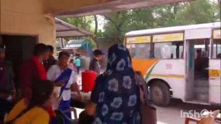 सलोन: सलोन रोडवेज बस स्टॉप पर समाजवादी पार्टी के कार्यकर्ताओं और स्काउट गाइड के छात्रों ने गर्मी से राहत के लिए निशुल्क जल की व्यवस्था की