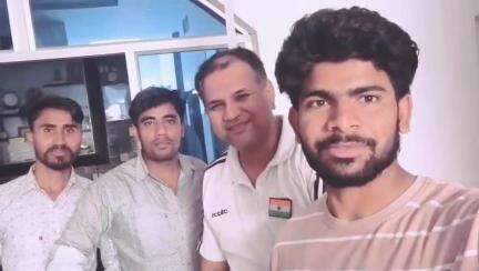 यह पुलिस भर्ती की तैयारी करने वाले युवा मेरे साथ आए और सेल्फी से वीडियो बनाई