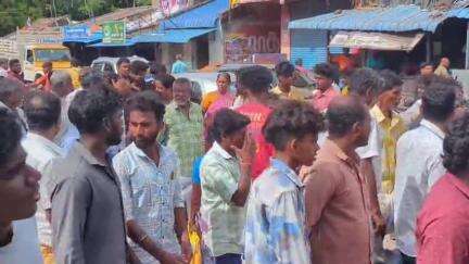 உளுந்தூர்பேட்டை: கட்டிங்கிக்கு ஆசைப்பட்டு மோதிரத்தை இழந்த முதியவர் ;
மோதிரத்தை பறித்து ஓடிய பலே திருடனை மடக்கி பிடித்த பொதுமக்கள்