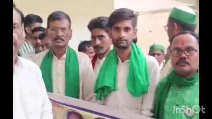 मोहम्मदी: भारतीय किसान यूनियन ने एसडीएम मोहम्मदी के नाम संबोधित ज्ञापन तहसीलदार मोहम्मदी को दिया