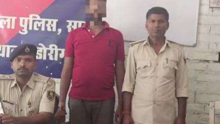 छपरा: एसटीएफ और पुलिस ने हत्या और हथियार बरामदगी मामले में फरार आरोपी को किया गिरफ्तार, वरीय एसपी ने दी जानकारी