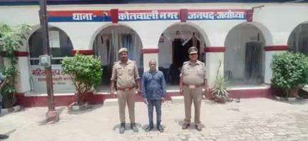 कोतवाली नगर थाना की पुलिस ने नाबालिग को बहला-फुसलाकर ले जाने के मामले में वांछित अभियुक्त को किया गिरफ्तार