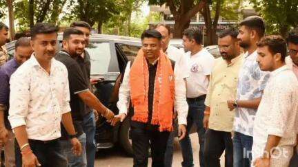 વ્યારા: તાપી જિલ્લા ભાજપ કાર્યલય ખાતે વલસાડના સાંસદ અને લોકસભાના દંડક ની હાજરીમાં બેઠક યોજાઈ.