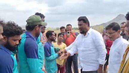 బుగ్గారం: గోపులాపూర్ లో క్రికెట్ టోర్నమెంట్.. విజేతలకు బహుమతులు ప్రధానం చేసిన విప్ అడ్లూరి