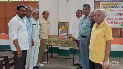 मावली: मावली में पूर्व प्रधानमंत्री भारत रत्न राजीव गांधी की पुण्यतिथि पर कांग्रेस कार्यकर्ताओं ने श्रद्धासुमन अर्पित किए