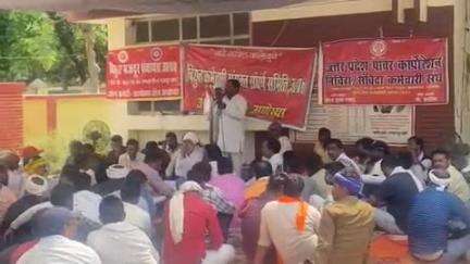 सिविल लाइन चीफ कार्यालय पर अपनी कई मांगों को लेकर विद्युत विभाग के कई संगठनों ने संयुक्त रूप से किया प्रदर्शन