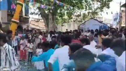 சத்தியமங்கலம்: மார்க்கெட் பகுதியில் உள்ள மாரியம்மன் பத்ரகாளியம்மன் மாகாளியம்மன் கோவில்களில் திருவிழாவானது வெகு விமர்சையாக நடைபெற்றது