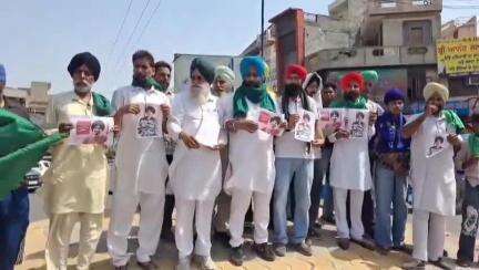 ਕੋਟਕਪੂਰਾ: ਬੱਤੀਆਂ ਵਾਲਾ ਚੌਂਕ ਵਿਖੇ ਕਿਸਾਨ ਯੂਨੀਅਨ ਫਤਿਹ ਨੇ ਪ੍ਰਦਰਸ਼ਨ ਕਰਕੇ ਅਗਨੀਵੀਰ ਆਕਾਸ਼ਦੀਪ ਨੂੰ ਸ਼ਹੀਦ ਦਾ ਦਰਜਾ ਦੇਣ ਦੀ ਕੀਤੀ ਮੰਗ