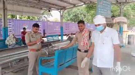 बिधूना: अछल्दा रेलवे स्टेशन के समीप महानंदा एक्सप्रेस ट्रेन से गिरकर युवक की हुई मौत, घटना की जांच में जुटी पुलिस