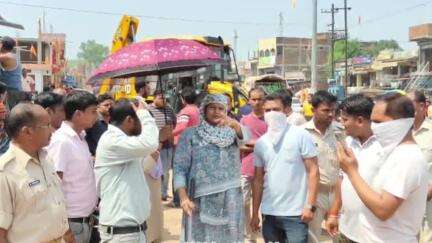 इटखोरी: इटखोरी बाजार में अतिक्रमण हटाने का अभियान फिर से शुरू