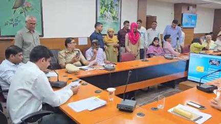 झज्जर: झज्जर लघु सचिवालय में एसडीएम ने सुनी लोगों की समस्या, अधिकारियों को मौके पर ही समाधान के दिए निर्देश