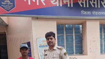 सासाराम: सासाराम नगर थाना में ऑपरेशन मुस्कान के तहत गुम मोबाइल बरामद, धारक को सौंपा गया