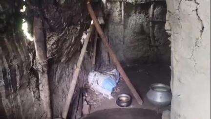 নলহাটি ১: মাটির ভগ্ন দশা বাড়ি। মেলেনি বাংলা আবাস যোজনার বাড়ি। #jansamasya