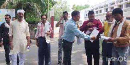 सोहागपुर: धनपुरी के नगरवासियों ने धोखाधड़ी के आरोपी की गिरफ्तारी की मांग को लेकर पुलिस अधीक्षक को ज्ञापन सौंपा