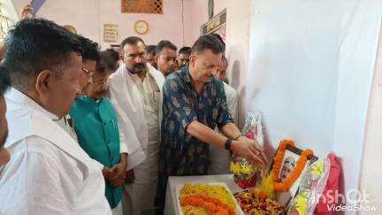 गरखा: नरायणपुर में सांसद रूडी व मंत्री मंटू सिंह ने शहीद BSF सब-इंस्पेक्टर मो इम्तियाज को श्रद्धांजलि दी