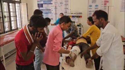 मोठ: समथर पावर हाउस के समीप तेज रफ्तार बाइक सवार विद्युत पोल से टकराया, हालत गंभीर