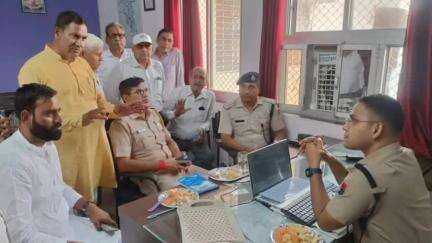 कनवास: कनवास हत्याकांड मामले में ब्राह्मण समाज ने ग्रामीण SP से की मुलाकात, 4 सूत्रीय मांगों का ज्ञापन सौंपा