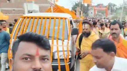 टंडवा: गाड़ीलौंग में रुद्र महायज्ञ के लिए निकली शिव बारात, नगर भ्रमण कराया गया