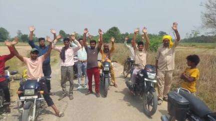 गोंडा: सोनबरसा होते हुए धानेपुर रोड को जोड़ने वाली सड़क खराब आम जनता हुई परेशान #jansamasya