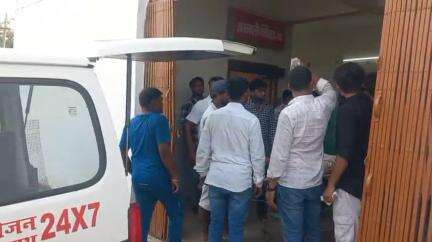 मरौना: मरौना प्रखंड के तोफिर मार्ग पर बुधवार शाम तेज रफ्तार बाइक ने 2 लोगों को टक्कर मारी