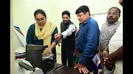 ఉండి: మహాదేవపట్నం గ్రామ సచివాలయాన్ని, ఆర్.ఎస్.కె ధాన్యం కొనుగోలు కేంద్రాన్ని సందర్శించిన ప్రత్యేక ముఖ్య కార్యదర్శి అజయ్ జైన్