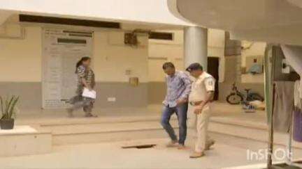 અમદાવાદ શહેર: આનંદનગરમાં પોલીસની ઓળખ આપી પૈસા પડાવવાના ગુનામાં એક આરોપીની જુહાપુરાથી ધરપકડ