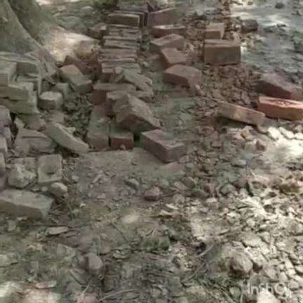 ऊंचाहार: रामसांडा गाँव में तीन लोगों पर इंटरलॉकिंग की दीवार तोड़ने का आरोप, ग्राम प्रधान ने कोतवाली में दी तहरीर