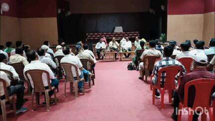 मरवाही: जीपीएम के असेंबली हाल में नवपदस्थ जिला शिक्षा अधिकारी ने कार्यभार ग्रहण करने के बाद की बैठक