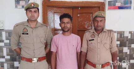 धामपुर: नहटौर के गांव बैरमनगर में तालाब के किनारे मंदिर के पास से पुलिस ने 315 बोर के अवैध तमंचे के साथ अभियुक्त को गिरफ्तार किया
