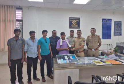 गोंदिया: पोलीस ठाणे रावणवाडी पोलिसांची प्रशंसनीय कामगिरी 15 महागडे मोबाईल मूळ मालकांना केले परत
