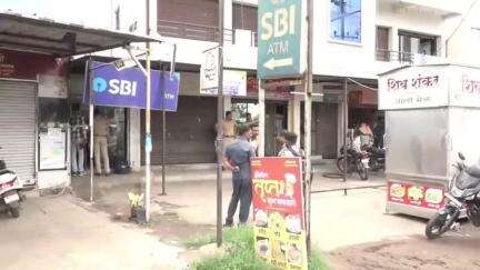 हातकणंगले: इचलकरंजी सांगली रोडवरील यड्राव फाटा येथे स्टेट बँक ऑफ इंडिया या बँकेचे एटीएम मशीन फोडून ७ लाख रुपये लंपास