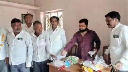 पारोळा: पिक विमा संरक्षण संस्थेच्या चेअरमन पदी रवींद्र राघो पाटील तर व्हा.चेअरमन पदी दगडू रतन पाटील यांची बिनविरोध निवड