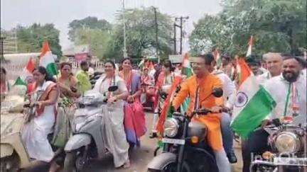 पारोळा: ऑपरेशन सिंदूर च्या यशानंतर भारतीय सेनेच्या सन्मानार्थ पारोळ्यात भव्य तिरंगा यात्रा संपन्न