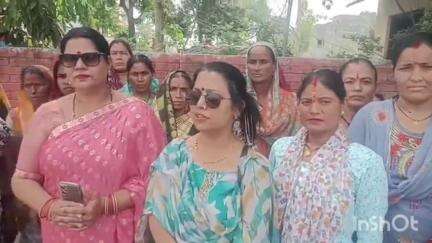 गदरपुर: गदरपुर:क्षेत्र में बिक रही कच्ची शराब के विरोध में आक्रोशित महिलाएं थाने पहुंची,कार्रवाई की मांग की#jansamasya