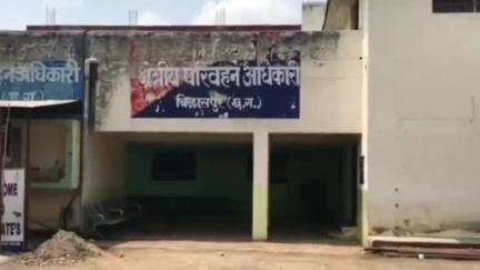 मस्तुरी: वरिष्ठ पुलिस अधीक्षक रजनेश सिंह के निर्देश पर परिवहन विभाग ने बस संचालकों के साथ की बैठक