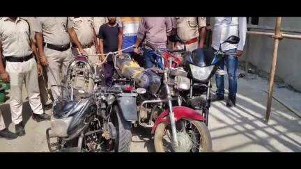 गया टाउन सीडी ब्लॉक: रेलवे स्टेशन से बाइक चोरी करने वाले 3 चोर, चोरी की 4 बाइक के साथ गिरफ्तार