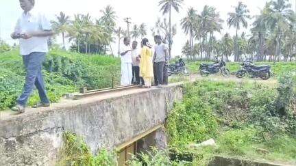 அரூர்: அரூர் பெரிய ஏரிக்கு வாணியாறு  உபநீர் கொண்டு செல்ல அரூர் எம்எல்ஏ சம்பத்குமார் ஆய்வு