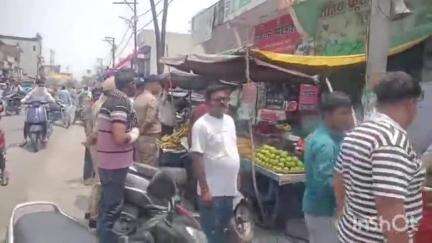 गदरपुर: सकैनिया मोड़ पर नगर पालिका प्रशासन ने चलाया अतिक्रमण हटाओ अभियान, मचा हड़कंप