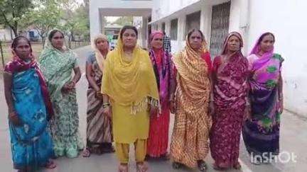 राजनांदगांव: डोंगरगांव क्षेत्र की स्व सहायता समूह की महिलाओं ने एसपी कार्यालय पहुंचकर 11 लाख गबन मामले को लेकर सौंपा ज्ञापन