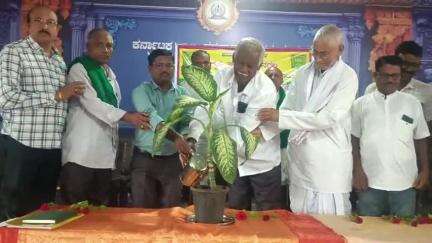 ಹಾನಗಲ್: ರೈತರಿಗೆ ಕೊರತೆಯಾಗದಂತೆ ರಸಗೊಬ್ಬರ ವಿತರಿಸಲು ಪಟ್ಟಣದಲ್ಲಿ ರೈತರ ಅಗ್ರಹ