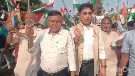 પેટલાદ: નગરપાલિકા મેદાન પાસેથી તિરંગા યાત્રા યોજાઈ, શિક્ષણમંત્રી, ધારાસભ્ય સહિત અગ્રણીઓ ઉપસ્થિત રહ્યા