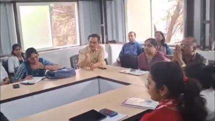 खंडवा नगर: जिला अस्पताल के सीएमएचओ कार्यालय में स्वास्थ्य और महिला बाल विकास विभाग की हुई बैठक