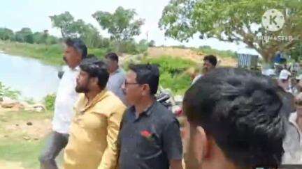 ঝাড়গ্রাম: মেহেরবাঁধ সংলগ্ন এলাকায় বৃক্ষরোপণের কাজ পরিদর্শন করলেন ঝাড়গ্রাম পৌরসভার চেয়ারপার্সন কবিতা ঘোষ